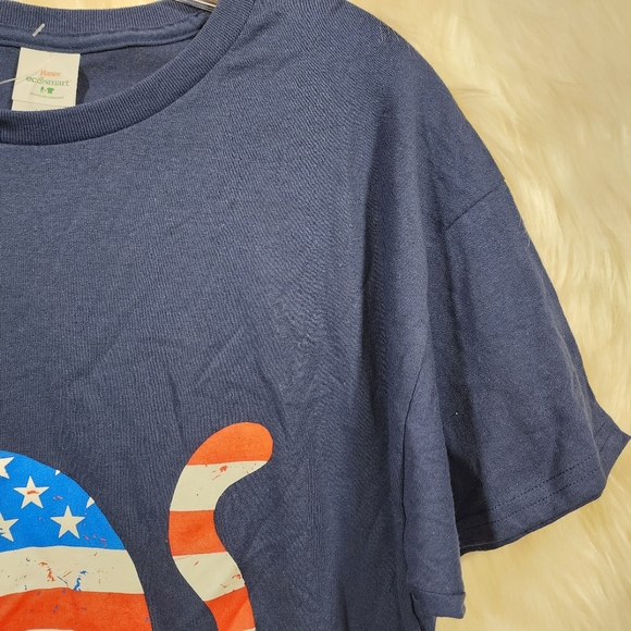 Hanes NWOT Blue Cat graphic T-Shirt with American Flag Design woman's size large - Picture 6 of 7